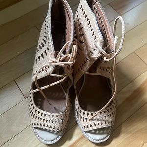 Jeffrey Campbell Ladies’ summer shoes in excellent condition. Size 10